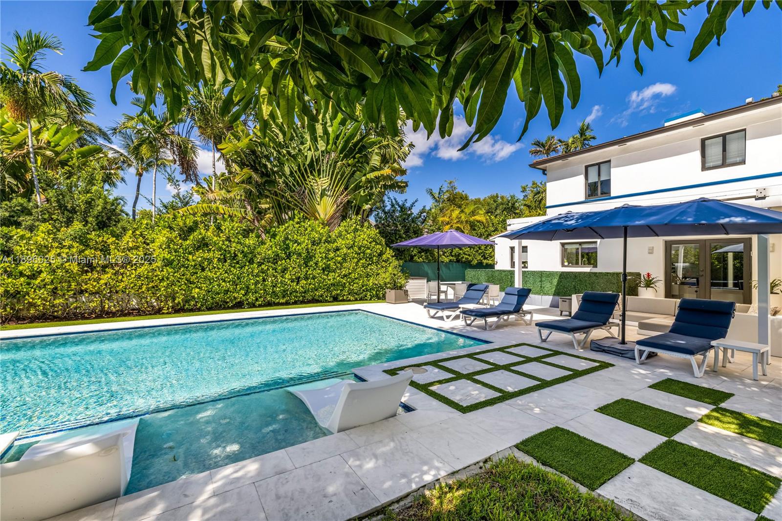 6166 Pine Tree Dr Miami Beach, FL 33140