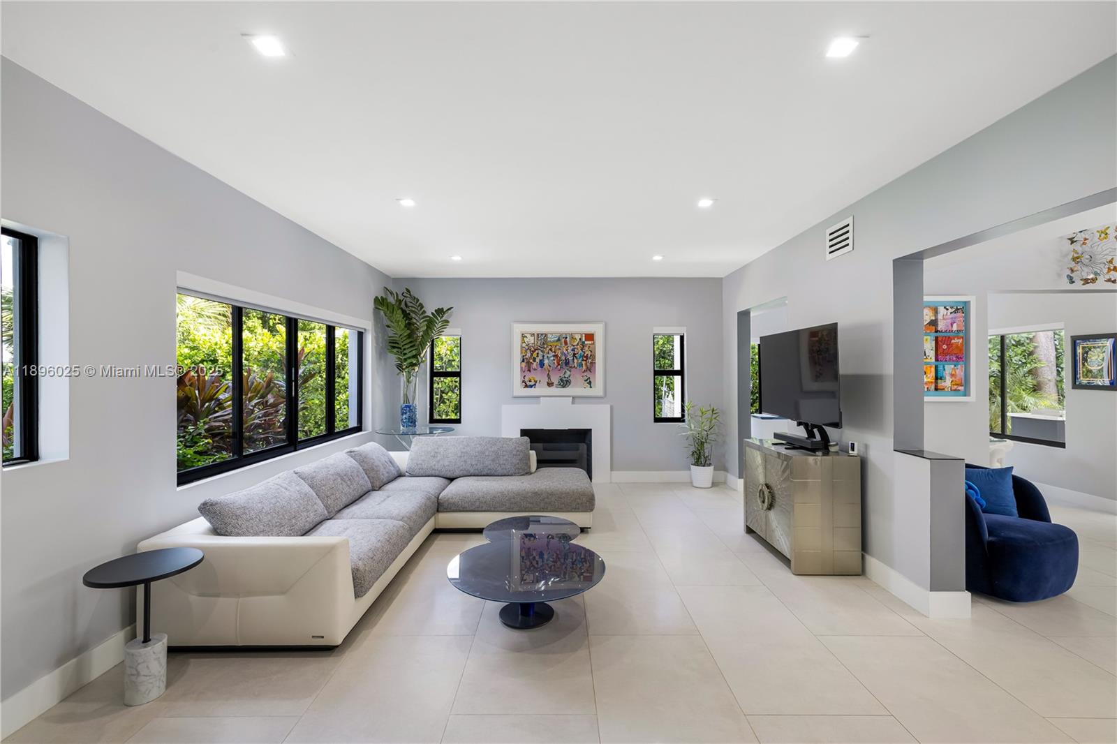 6166 Pine Tree Dr Miami Beach, FL 33140