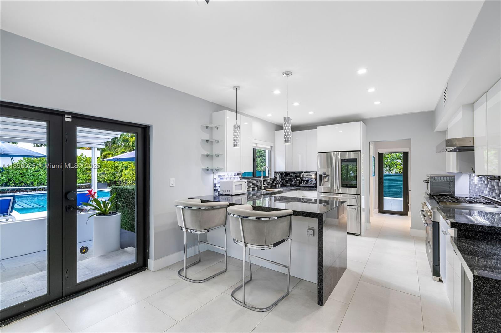 6166 Pine Tree Dr Miami Beach, FL 33140