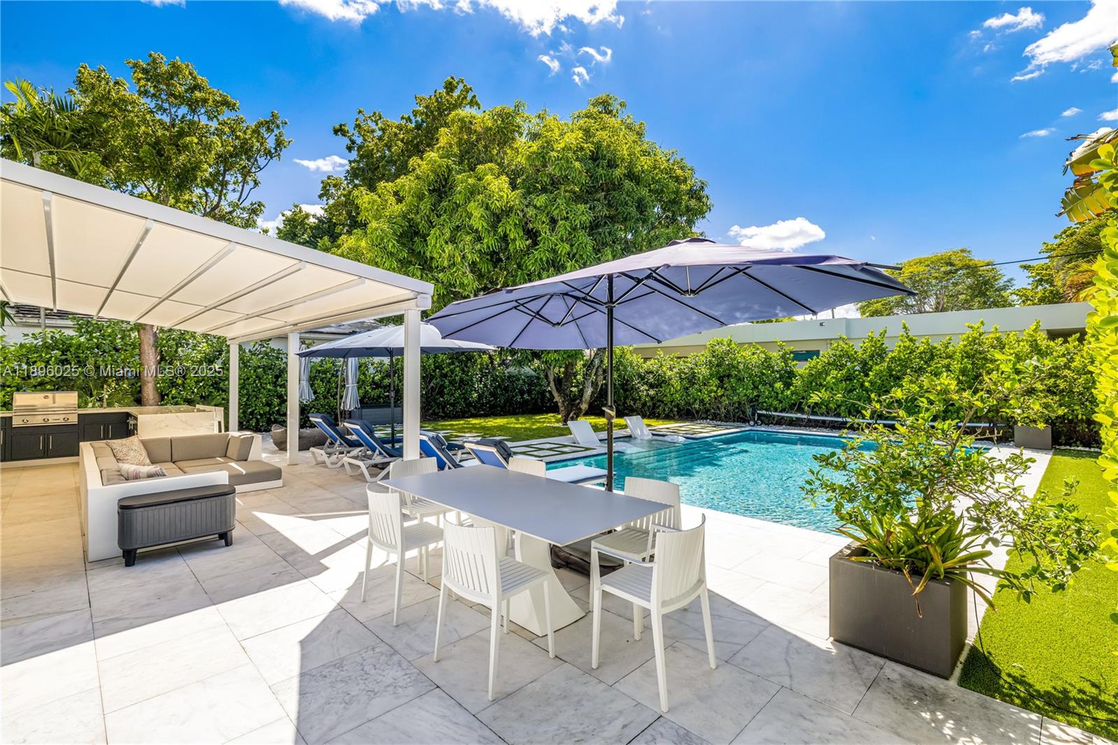 6166 Pine Tree Dr Miami Beach, FL 33140