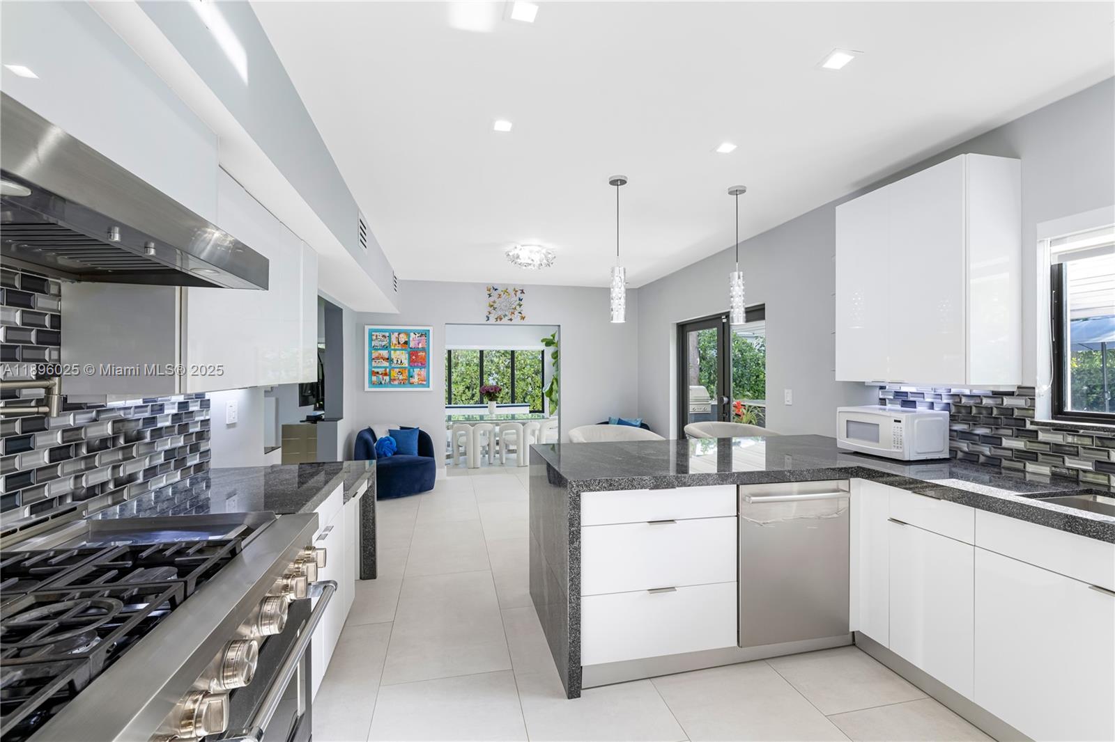 6166 Pine Tree Dr Miami Beach, FL 33140