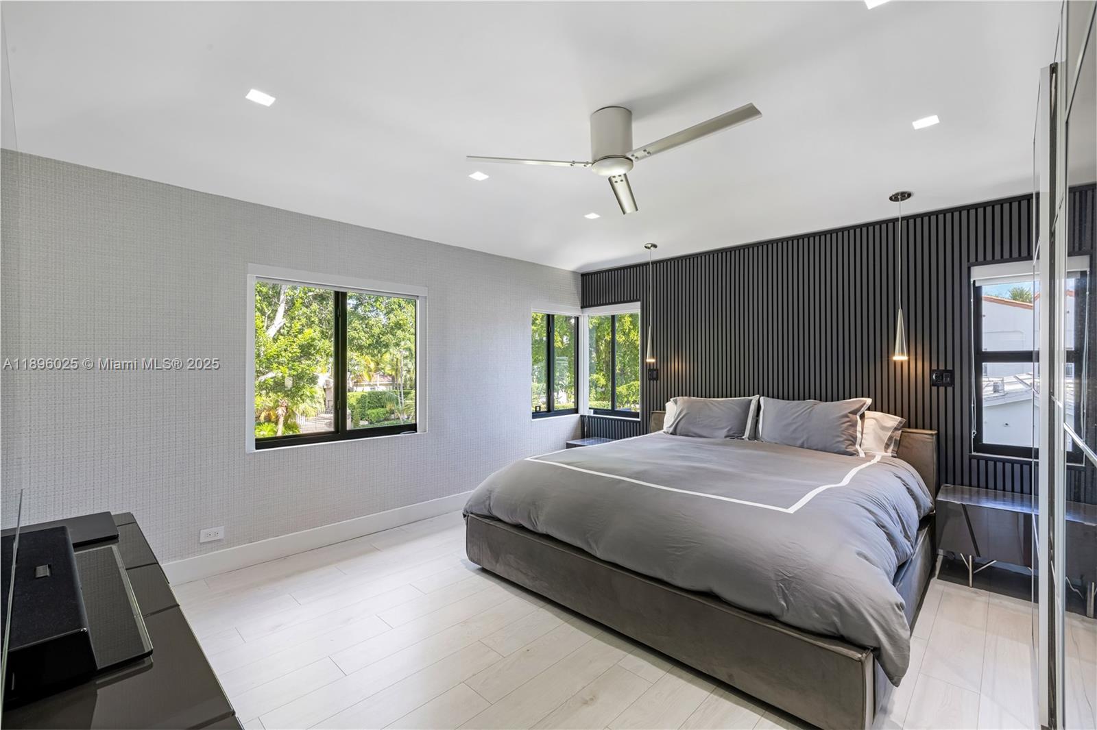 6166 Pine Tree Dr Miami Beach, FL 33140