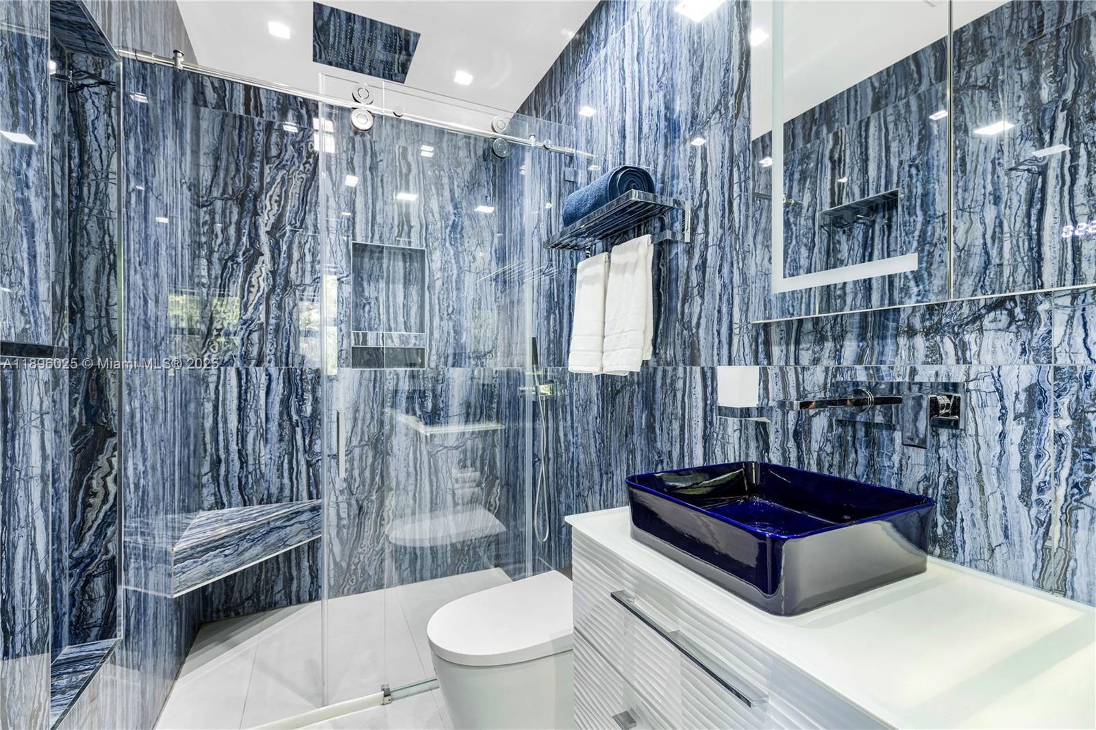 6166 Pine Tree Dr Miami Beach, FL 33140