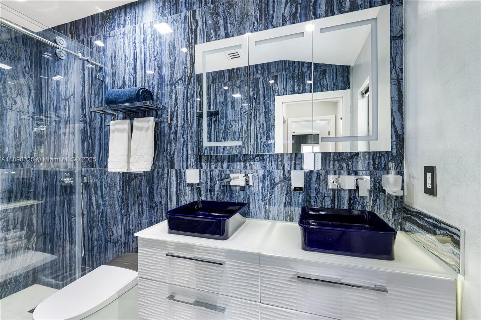 6166 Pine Tree Dr Miami Beach, FL 33140