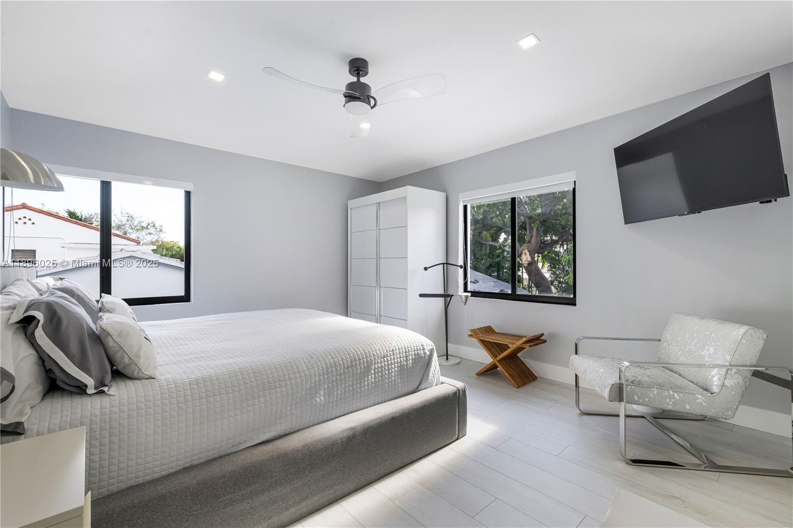 6166 Pine Tree Dr Miami Beach, FL 33140