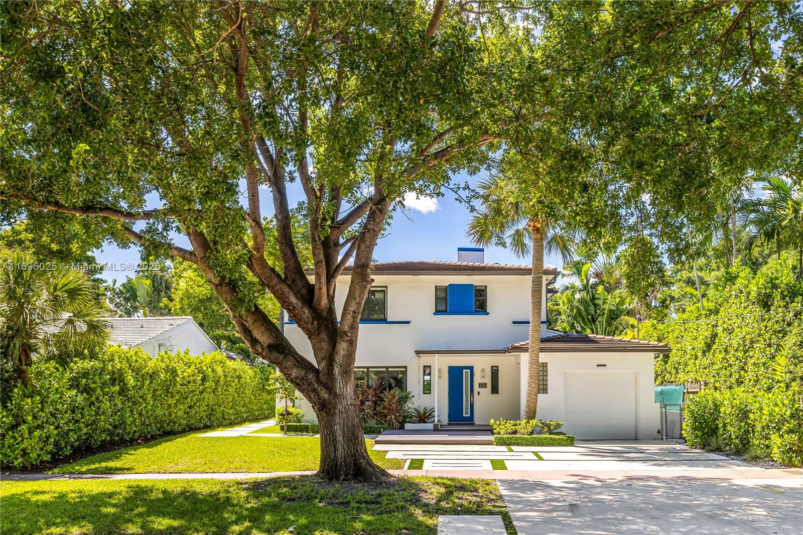 6166 Pine Tree Dr Miami Beach, FL 33140