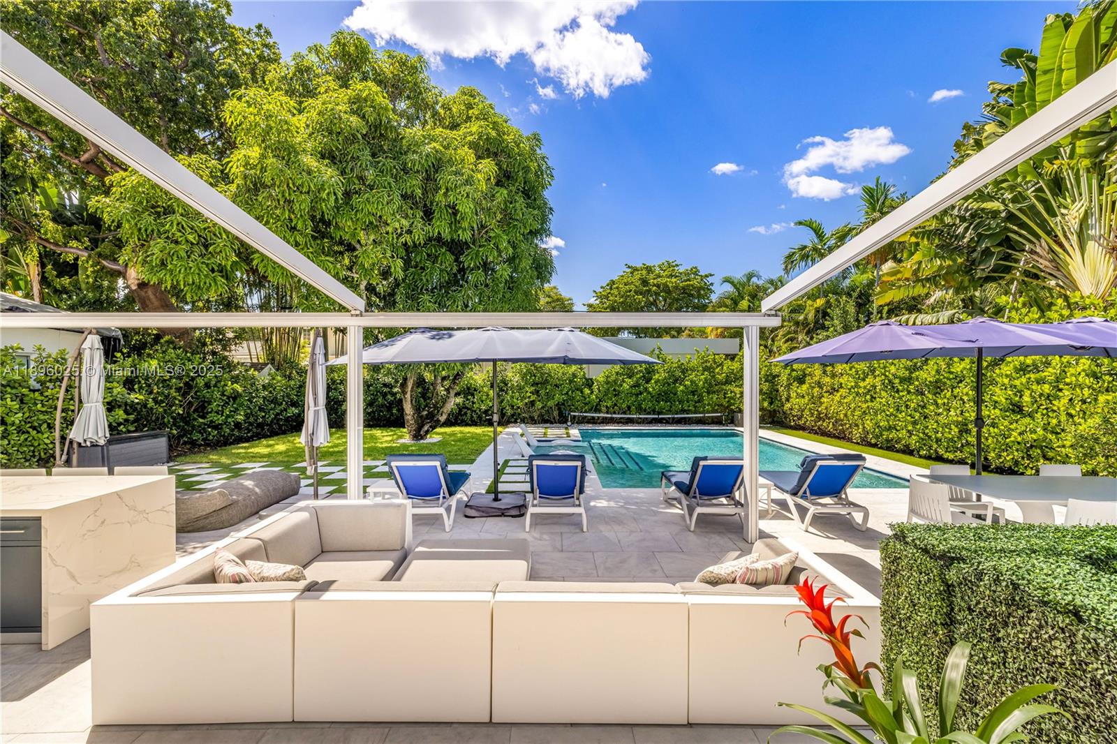 6166 Pine Tree Dr Miami Beach, FL 33140