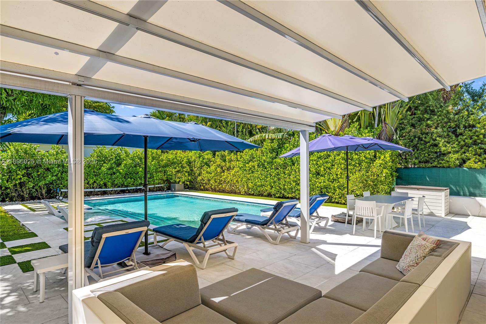 6166 Pine Tree Dr Miami Beach, FL 33140