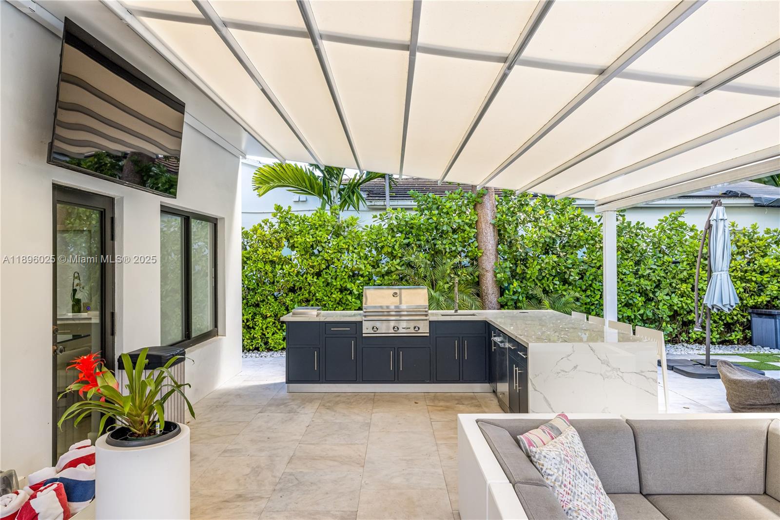 6166 Pine Tree Dr Miami Beach, FL 33140