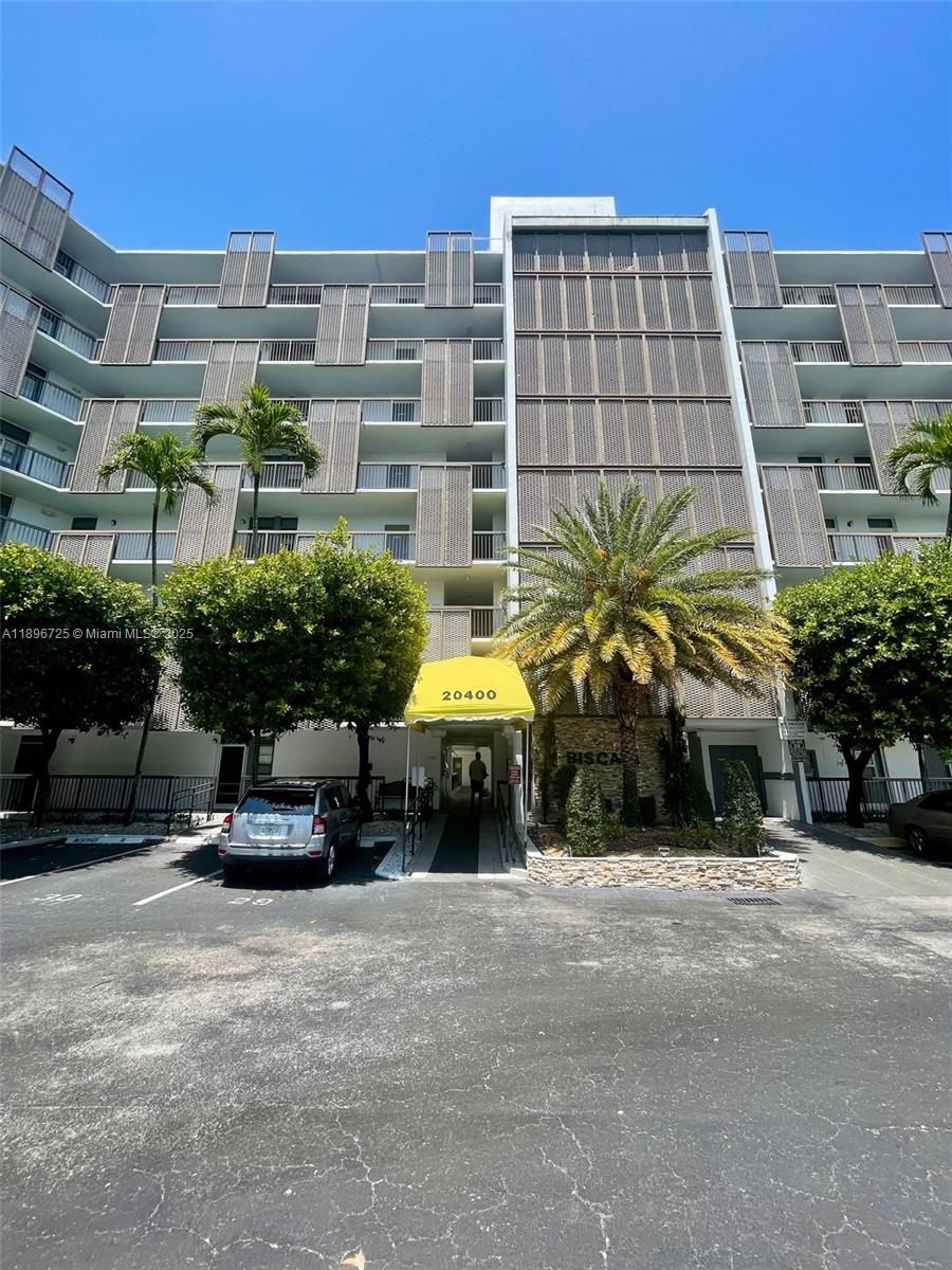 20400 W Country Clb Dr #608
