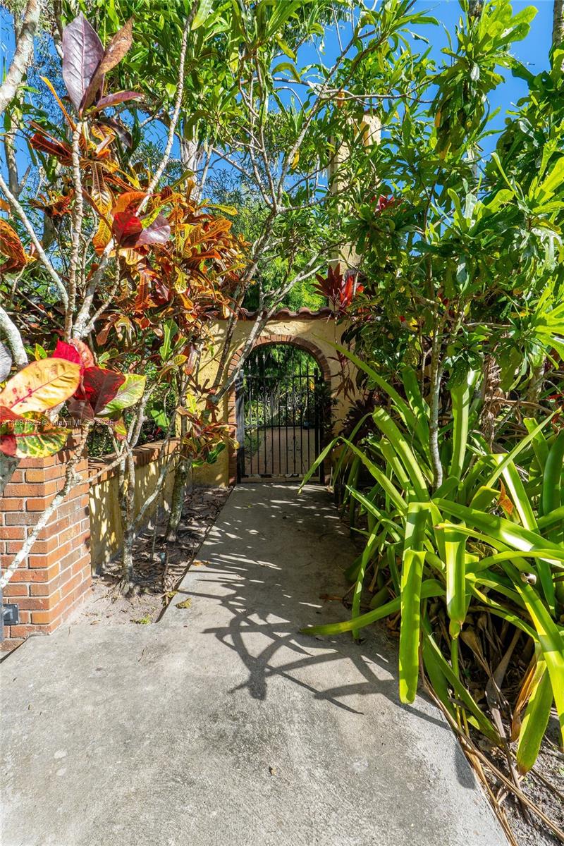 11851 NW 7th St Plantation, FL 33325