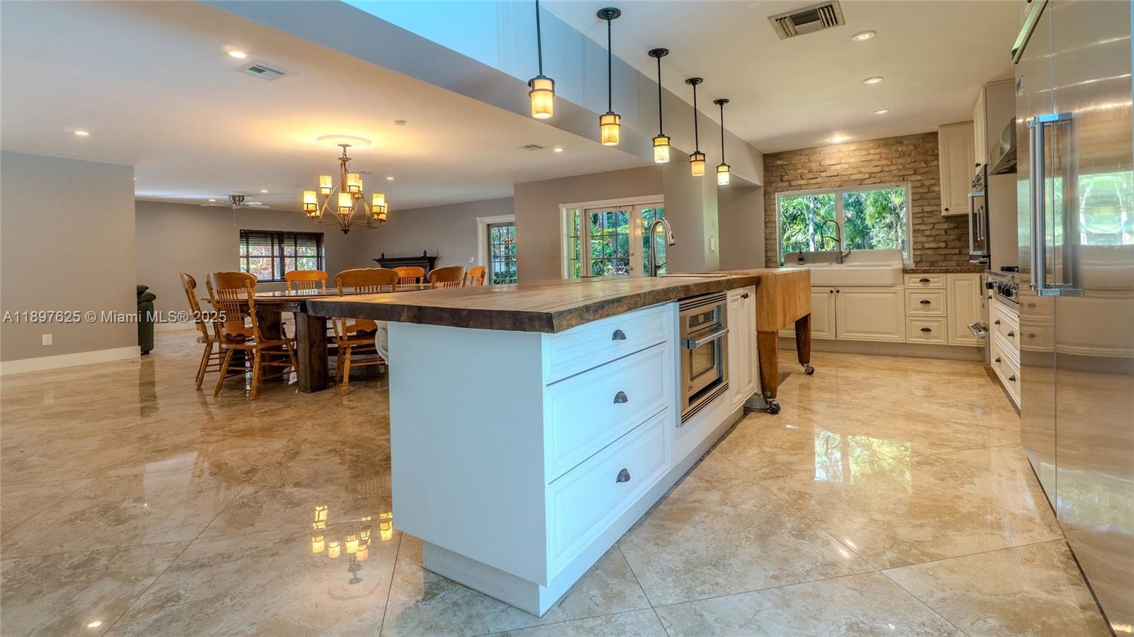 11851 NW 7th St Plantation, FL 33325