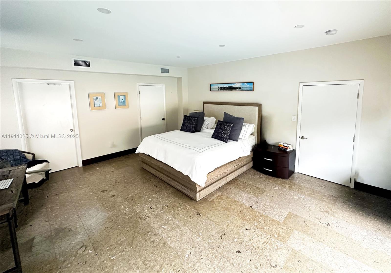 247 E East Shr Dr Miami, FL 33133