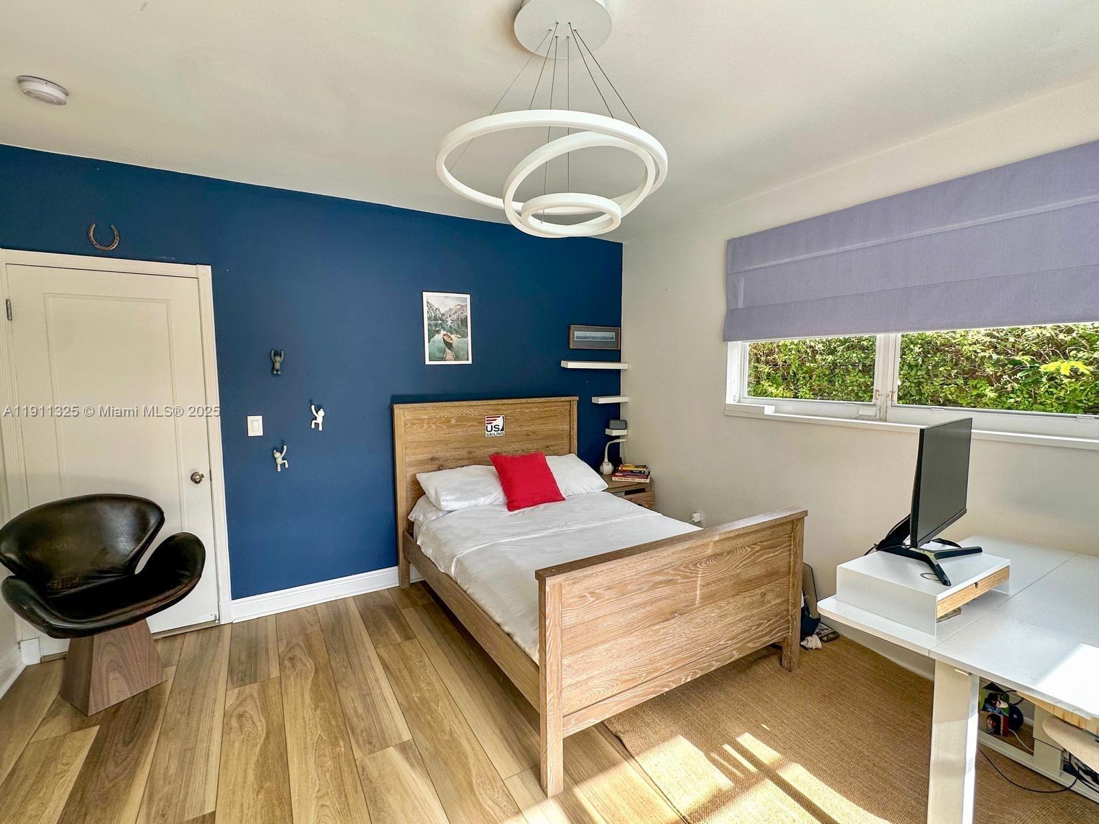 247 E East Shr Dr Miami, FL 33133