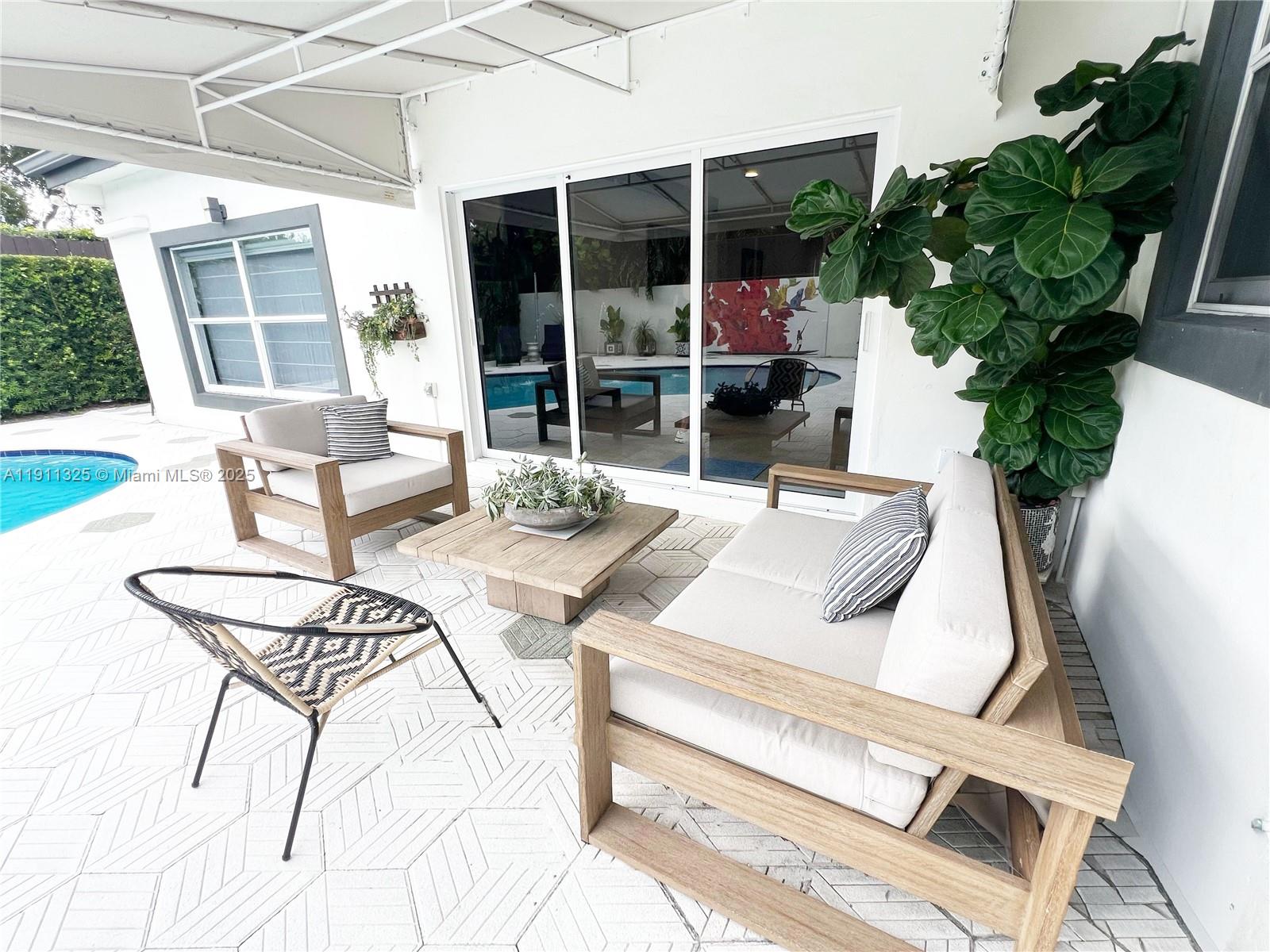 247 E East Shr Dr Miami, FL 33133