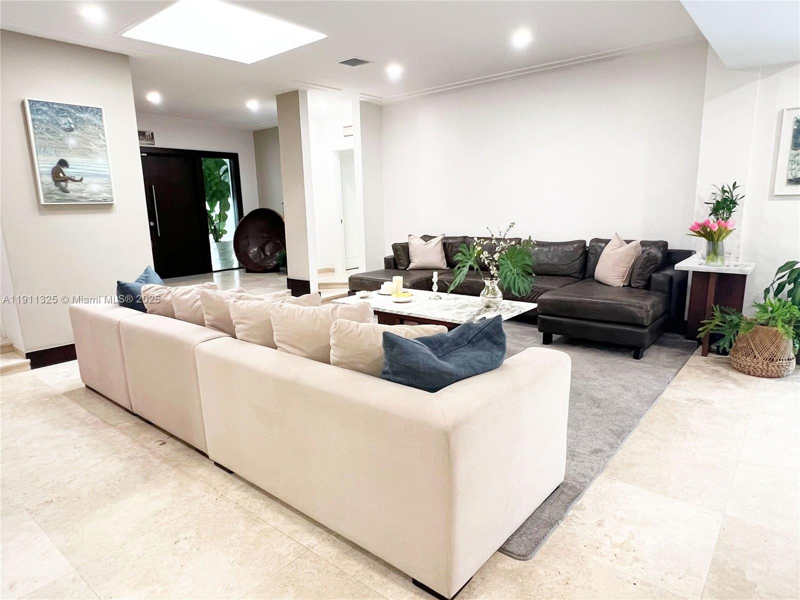 247 E East Shr Dr Miami, FL 33133