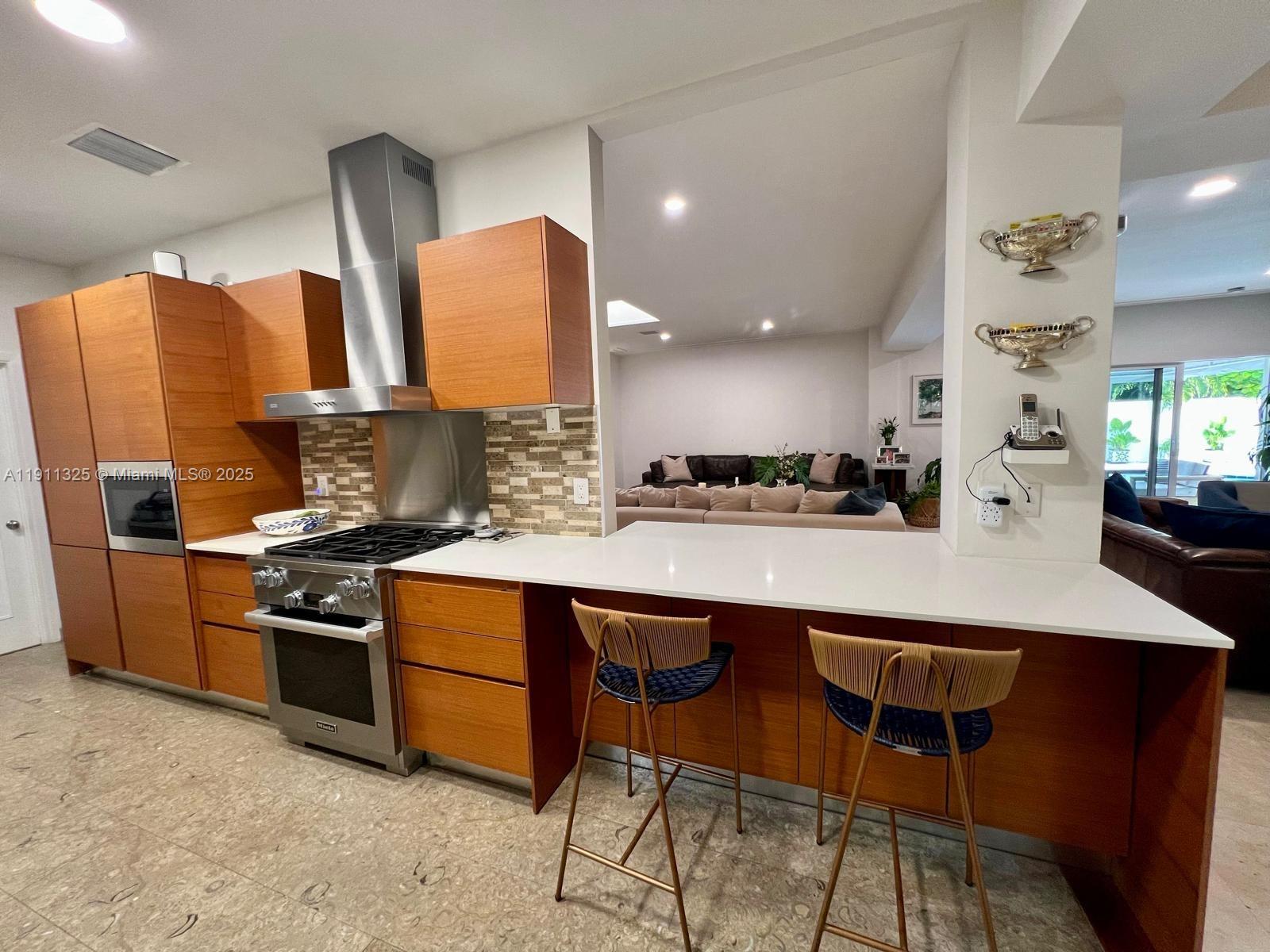 247 E East Shr Dr Miami, FL 33133