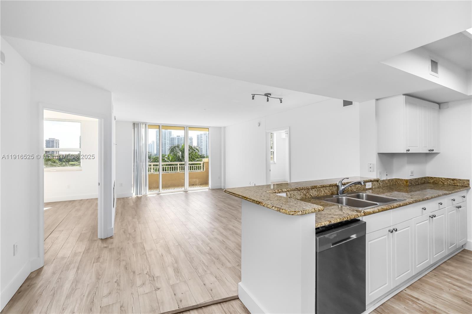 19501 W Country Clb Dr #515