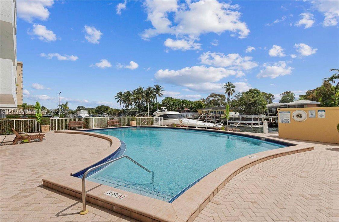 2020 NE 135th St #404