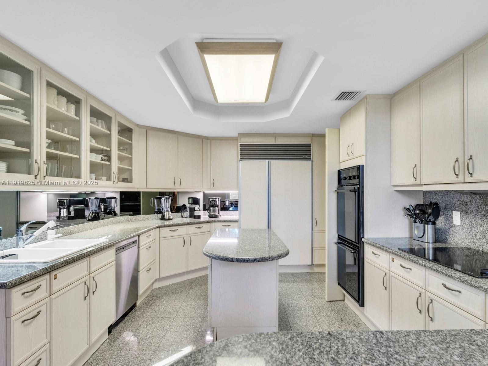 445 Grand Bay Dr #303 Key Biscayne, FL 33149