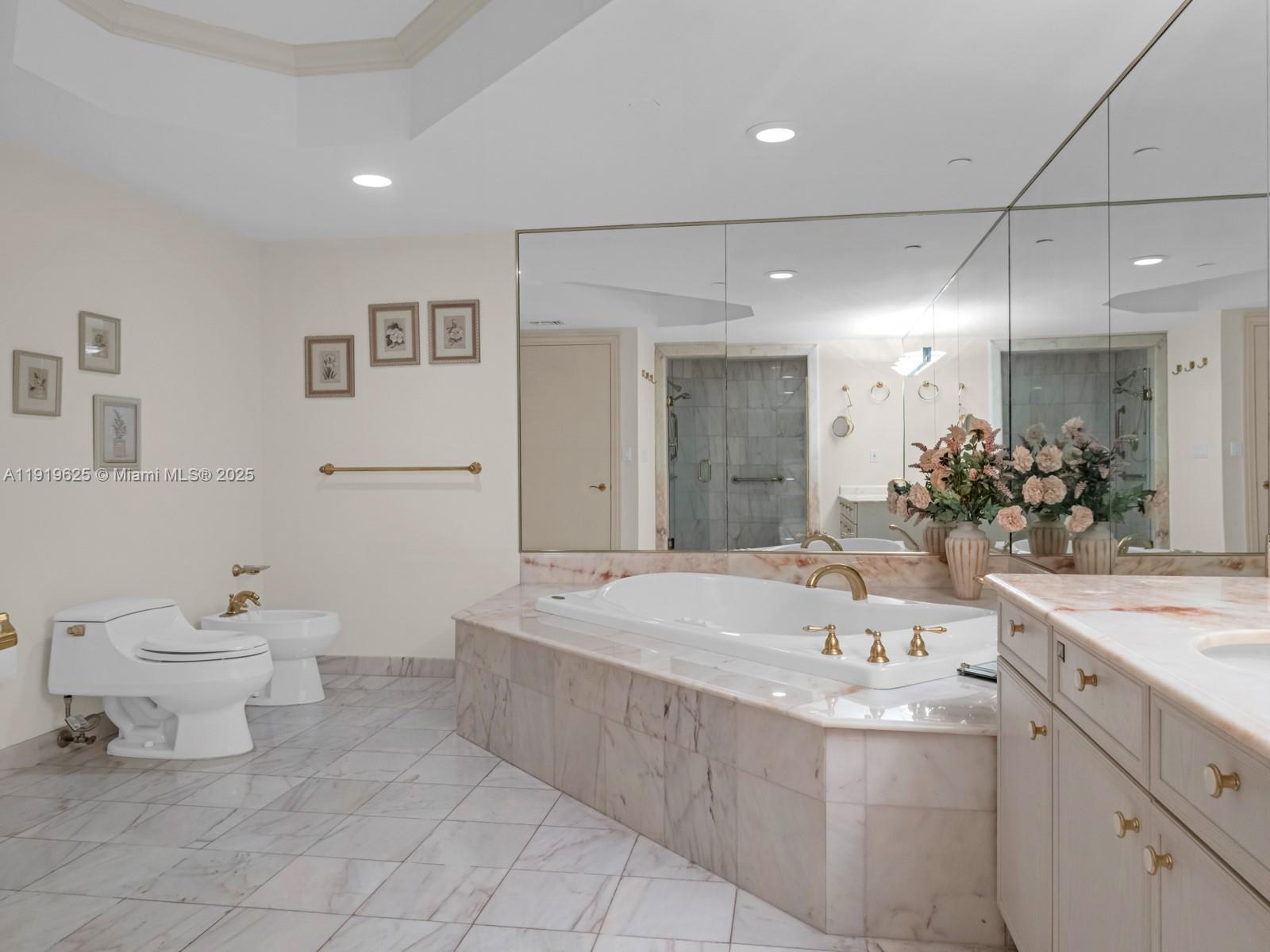 445 Grand Bay Dr #303 Key Biscayne, FL 33149