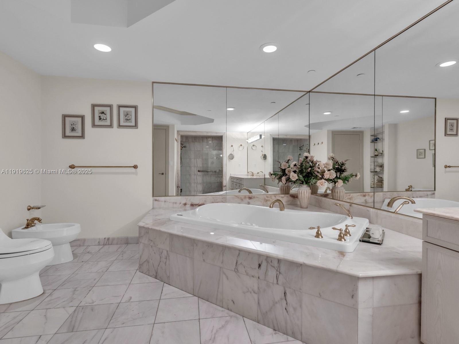 445 Grand Bay Dr #303 Key Biscayne, FL 33149