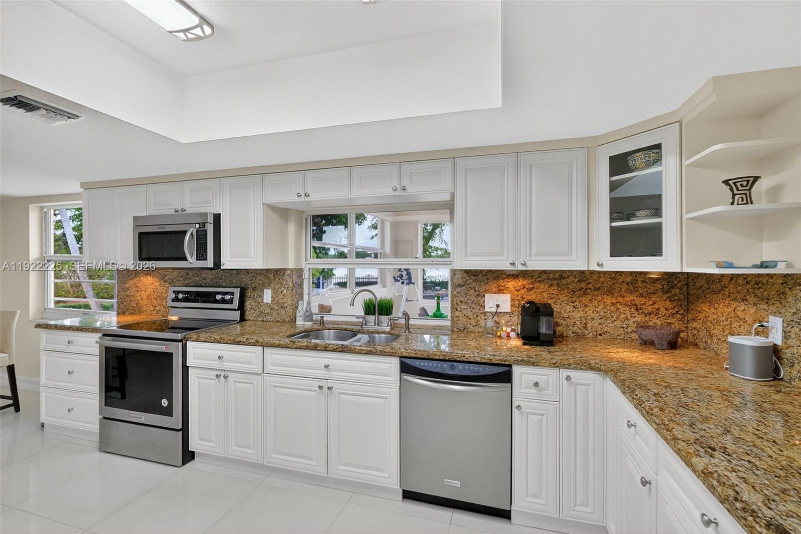 9261 SW 88th St Miami, FL 33176
