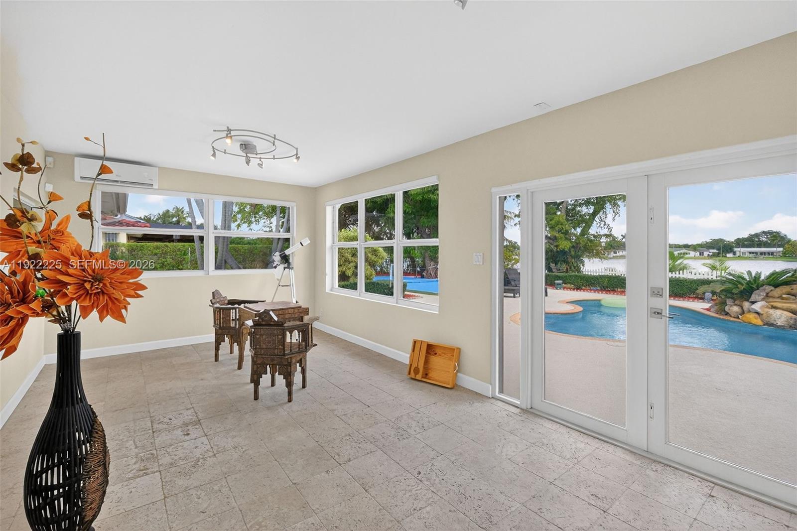 9261 SW 88th St Miami, FL 33176