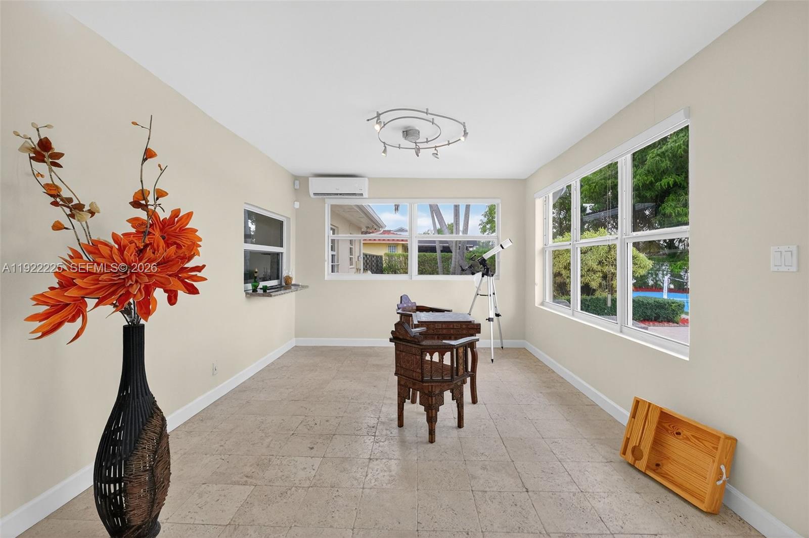 9261 SW 88th St Miami, FL 33176