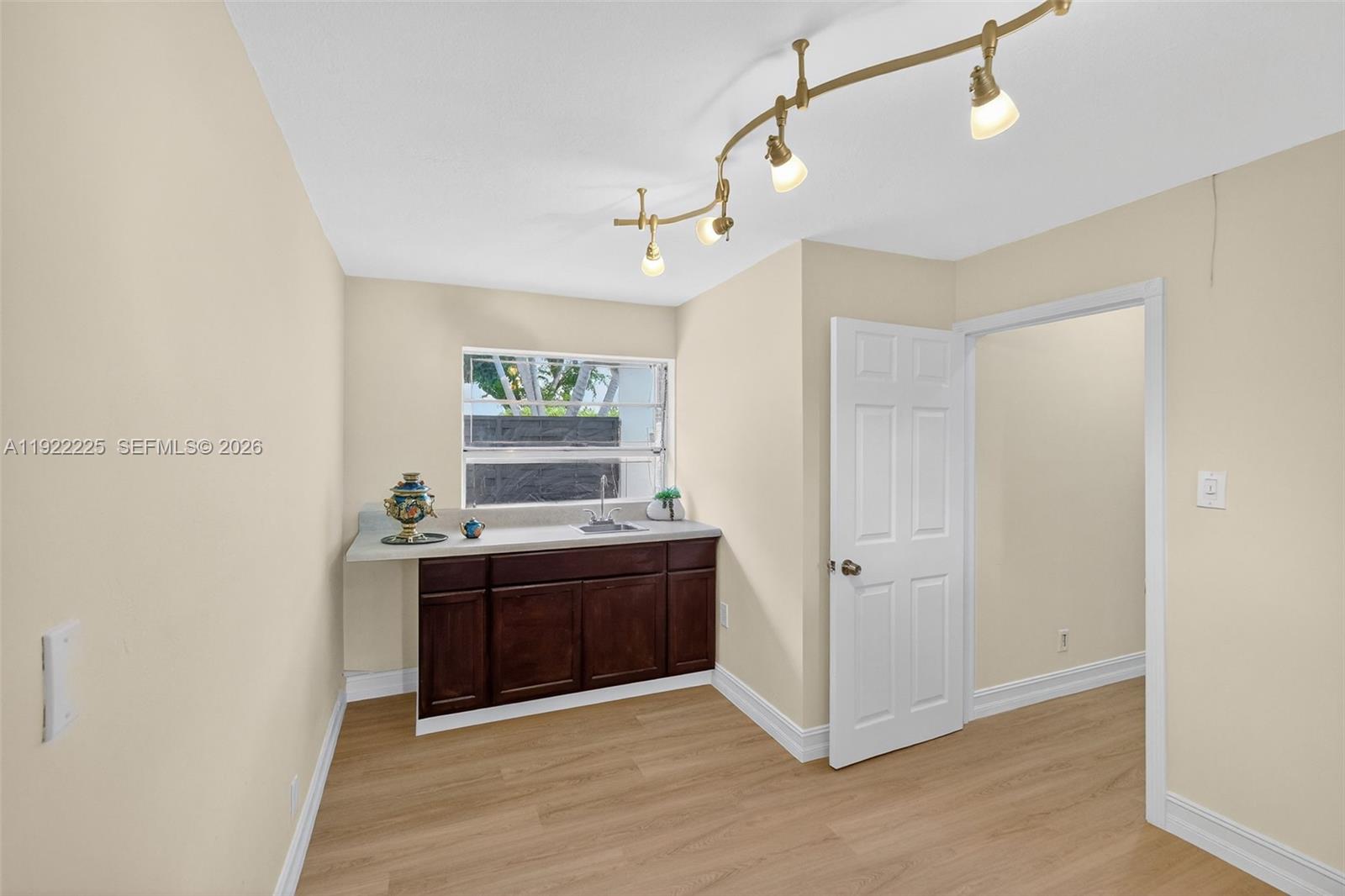 9261 SW 88th St Miami, FL 33176