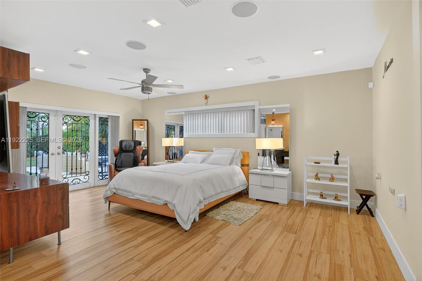 9261 SW 88th St Miami, FL 33176