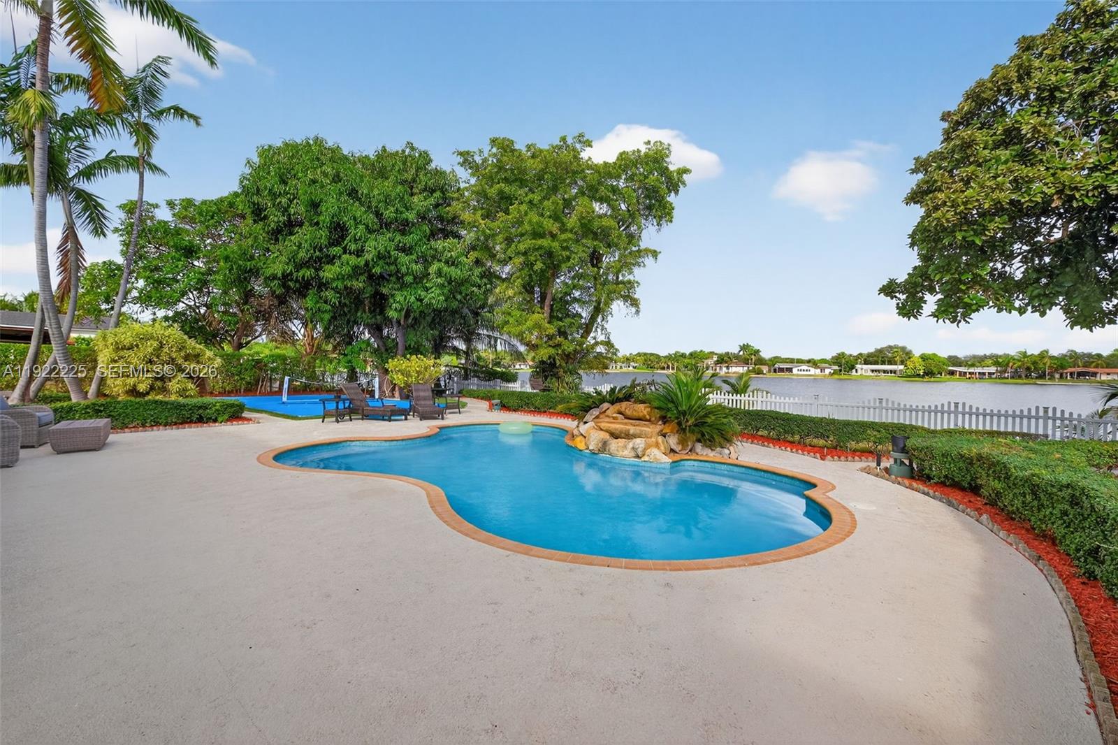 9261 SW 88th St Miami, FL 33176