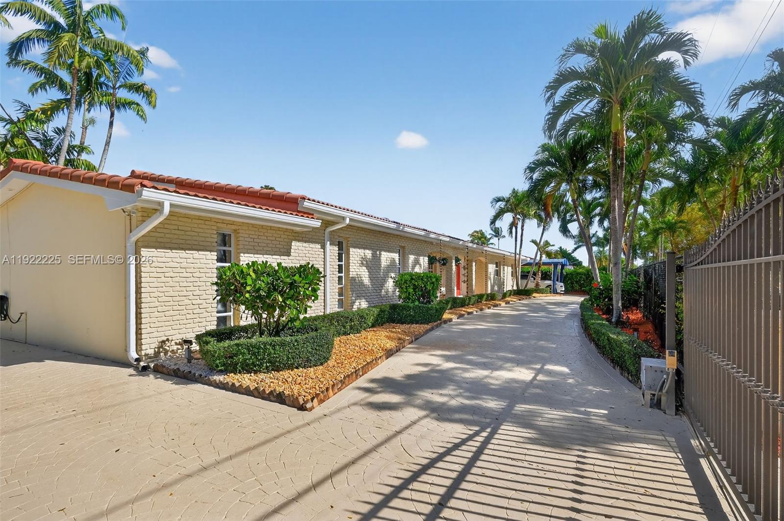 9261 SW 88th St Miami, FL 33176