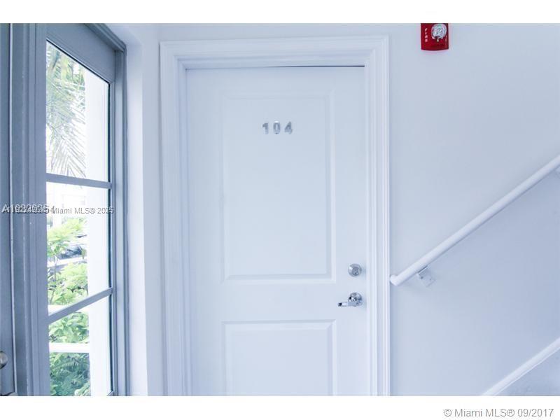 611 11th St #104 Miami Beach, FL 33139