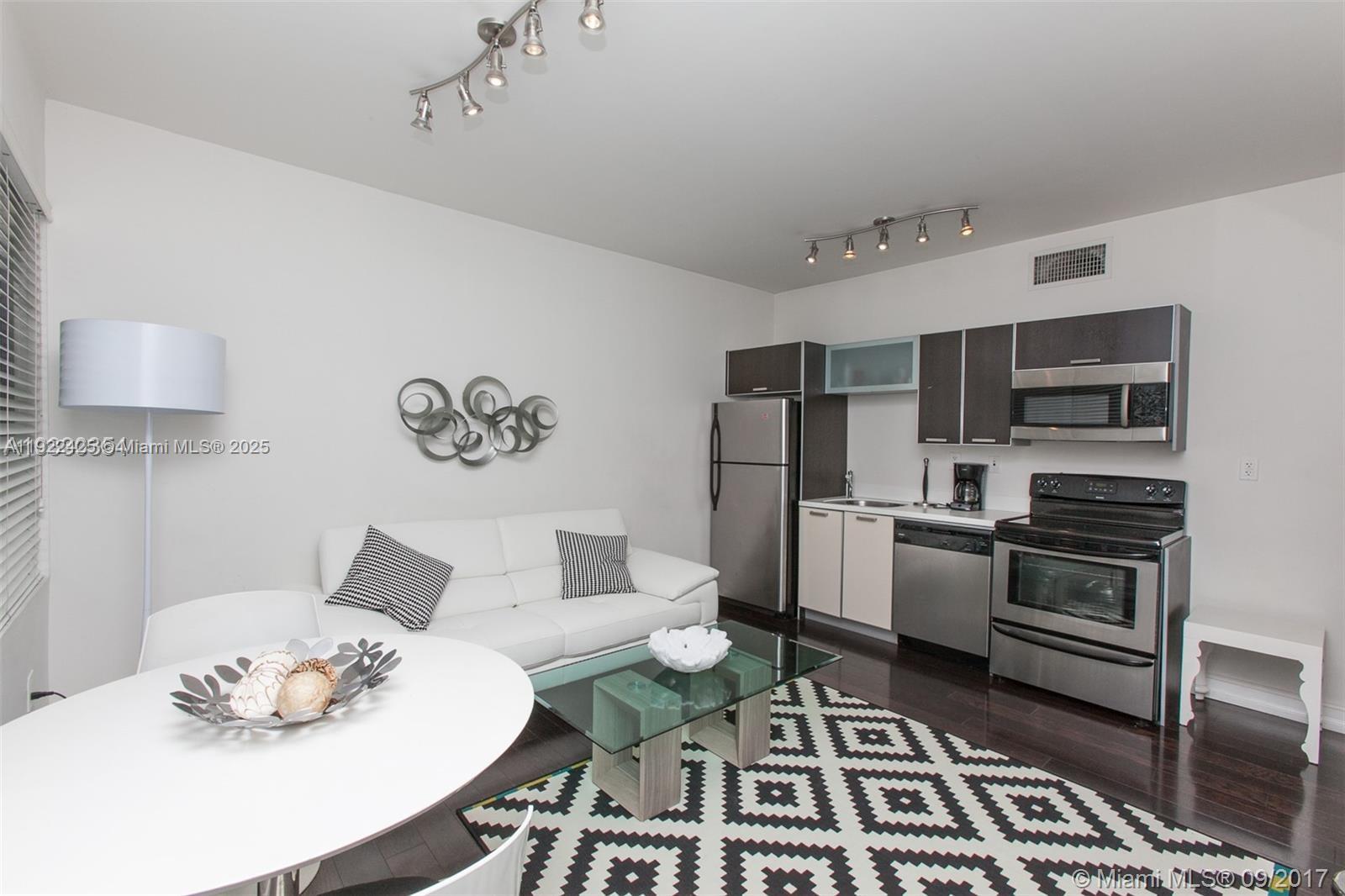 611 11th St #104 Miami Beach, FL 33139