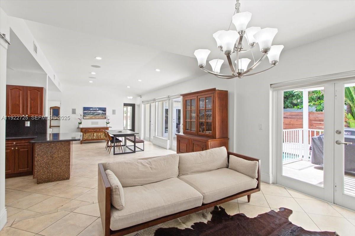 4190 Pamona Ave Miami, FL 33133