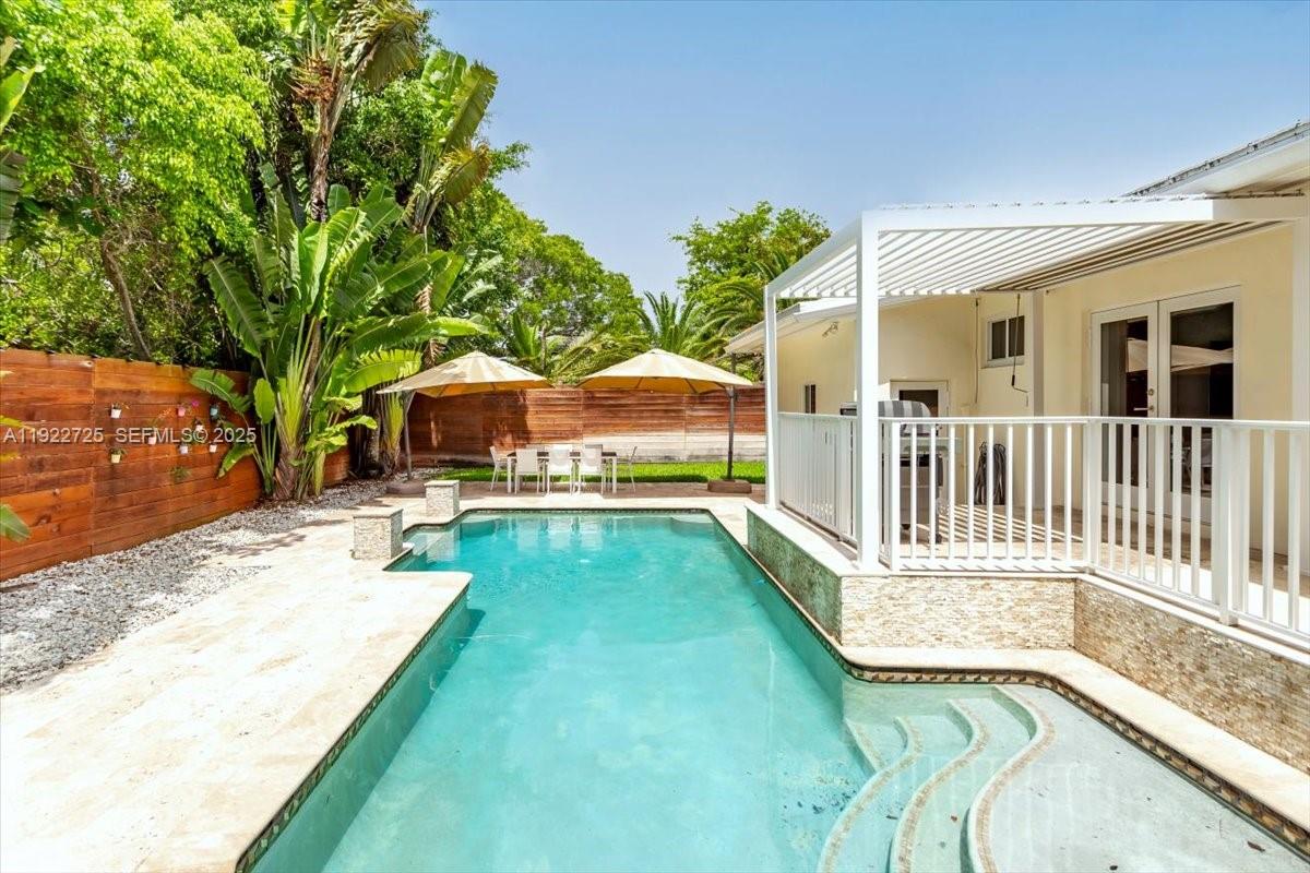 4190 Pamona Ave Miami, FL 33133