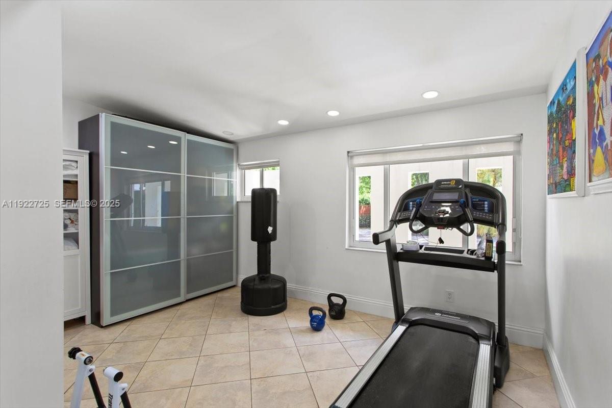 4190 Pamona Ave Miami, FL 33133