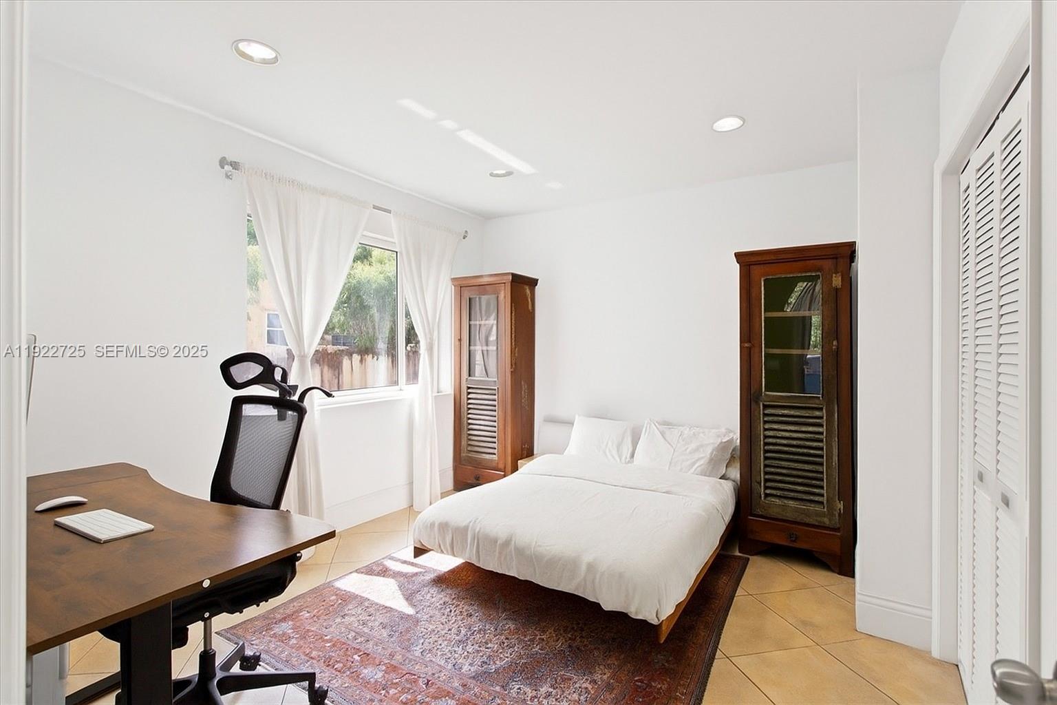 4190 Pamona Ave Miami, FL 33133