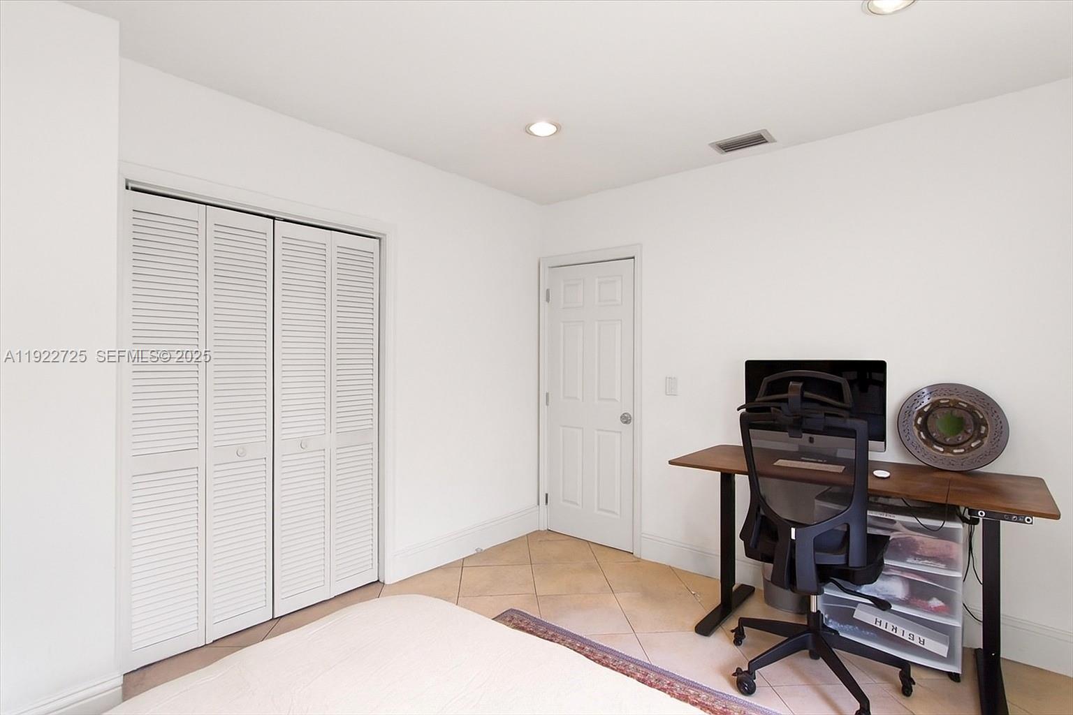 4190 Pamona Ave Miami, FL 33133