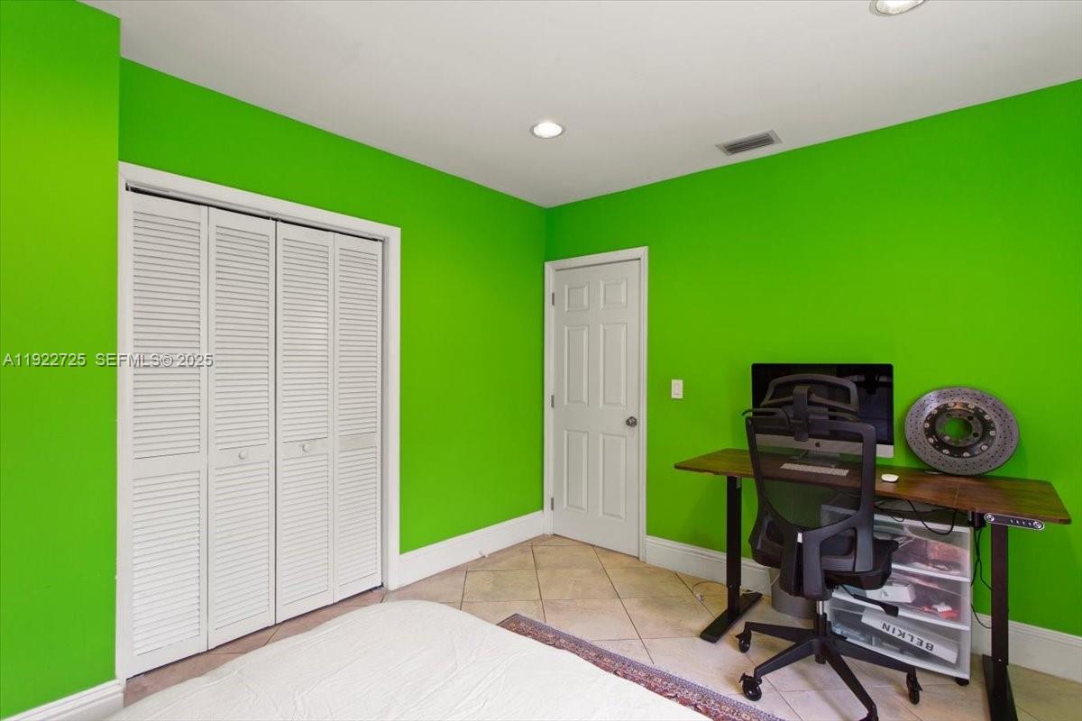 4190 Pamona Ave Miami, FL 33133