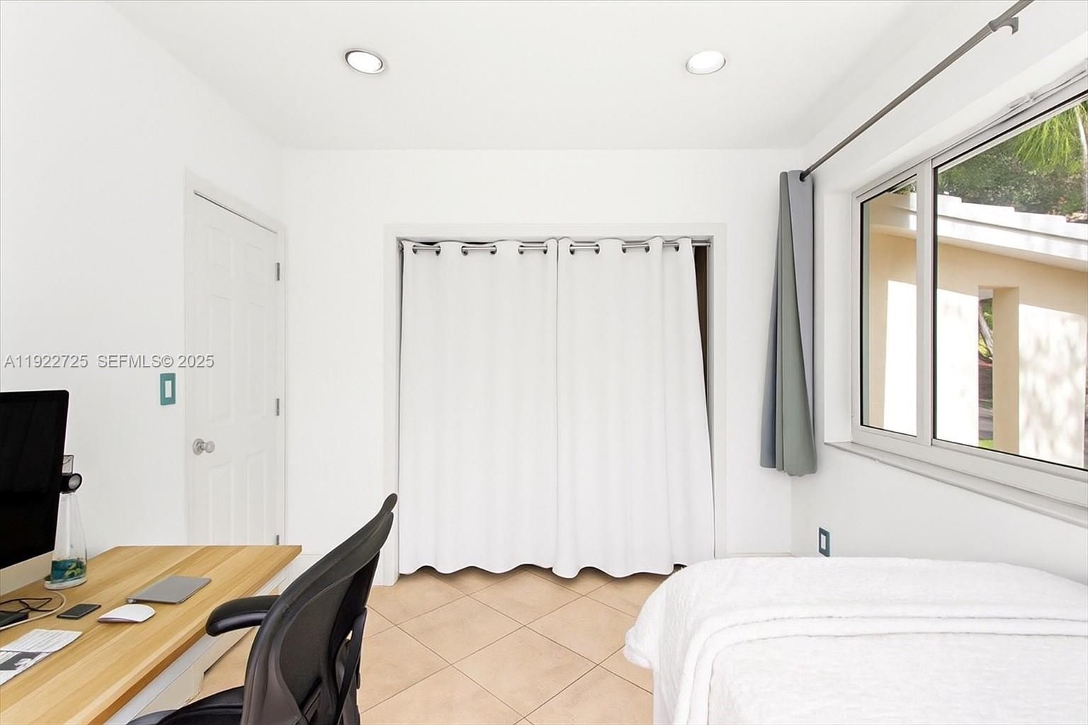 4190 Pamona Ave Miami, FL 33133