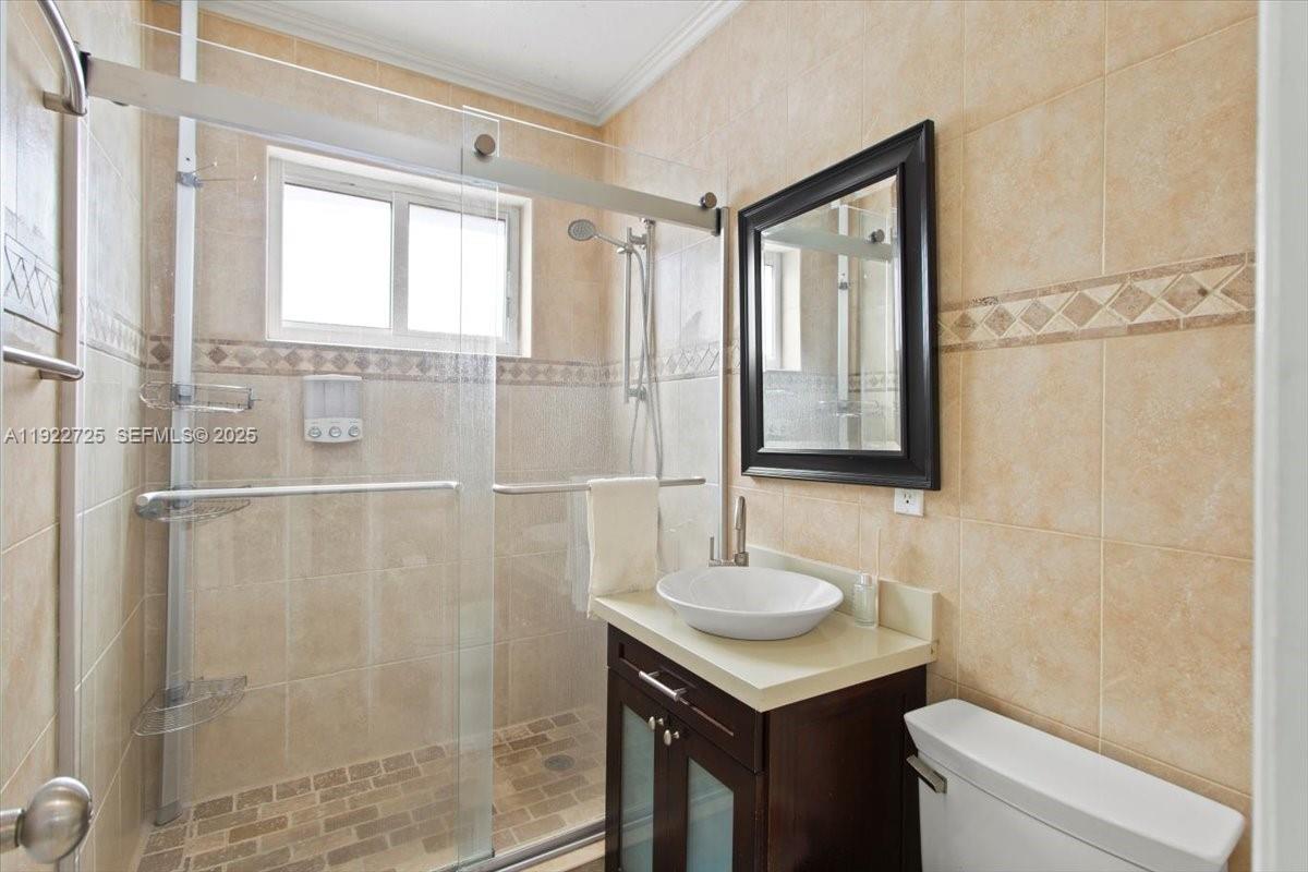 4190 Pamona Ave Miami, FL 33133