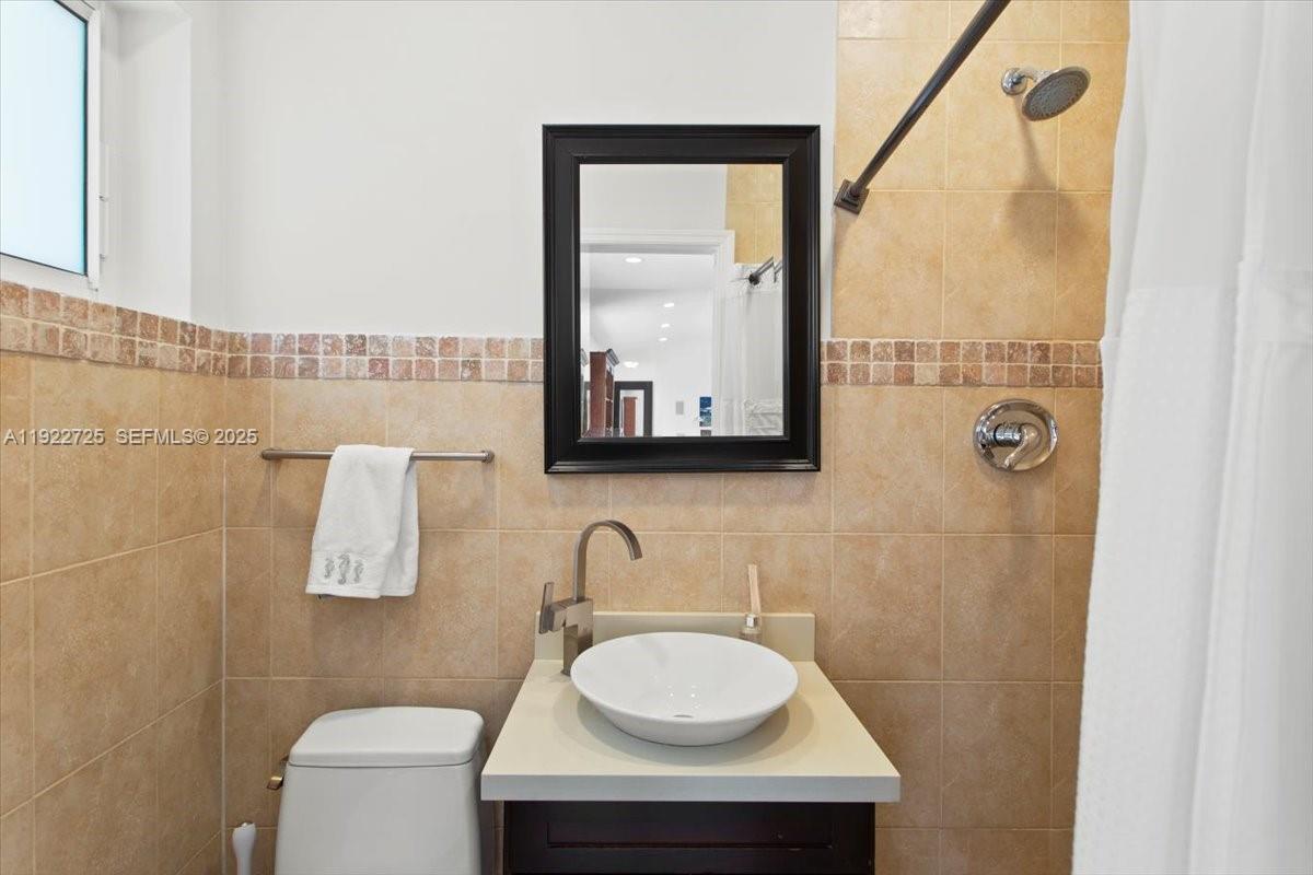 4190 Pamona Ave Miami, FL 33133