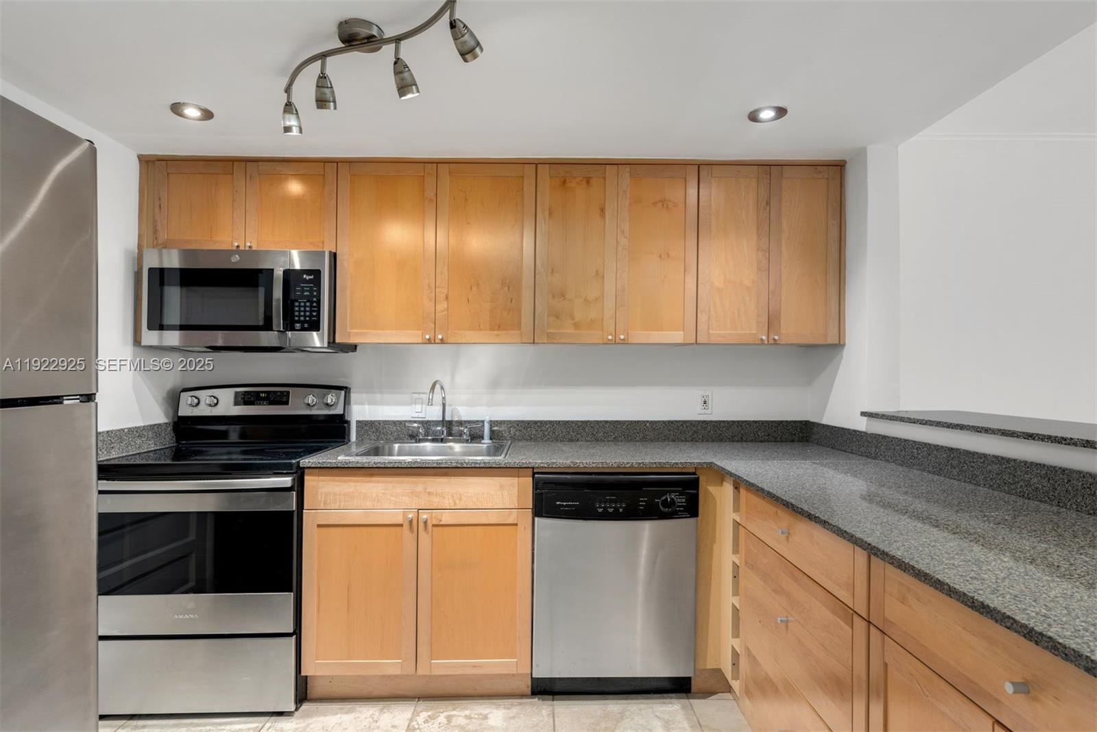 201 Galen Dr #104 Key Biscayne, FL 33149