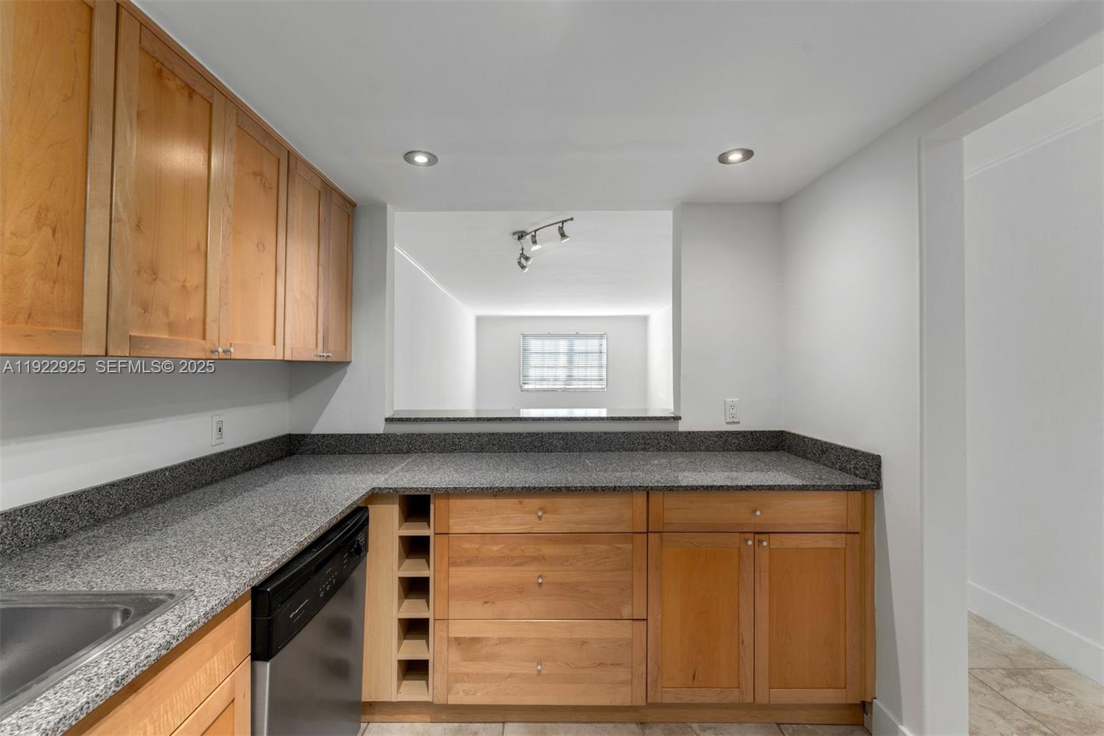 201 Galen Dr #104 Key Biscayne, FL 33149