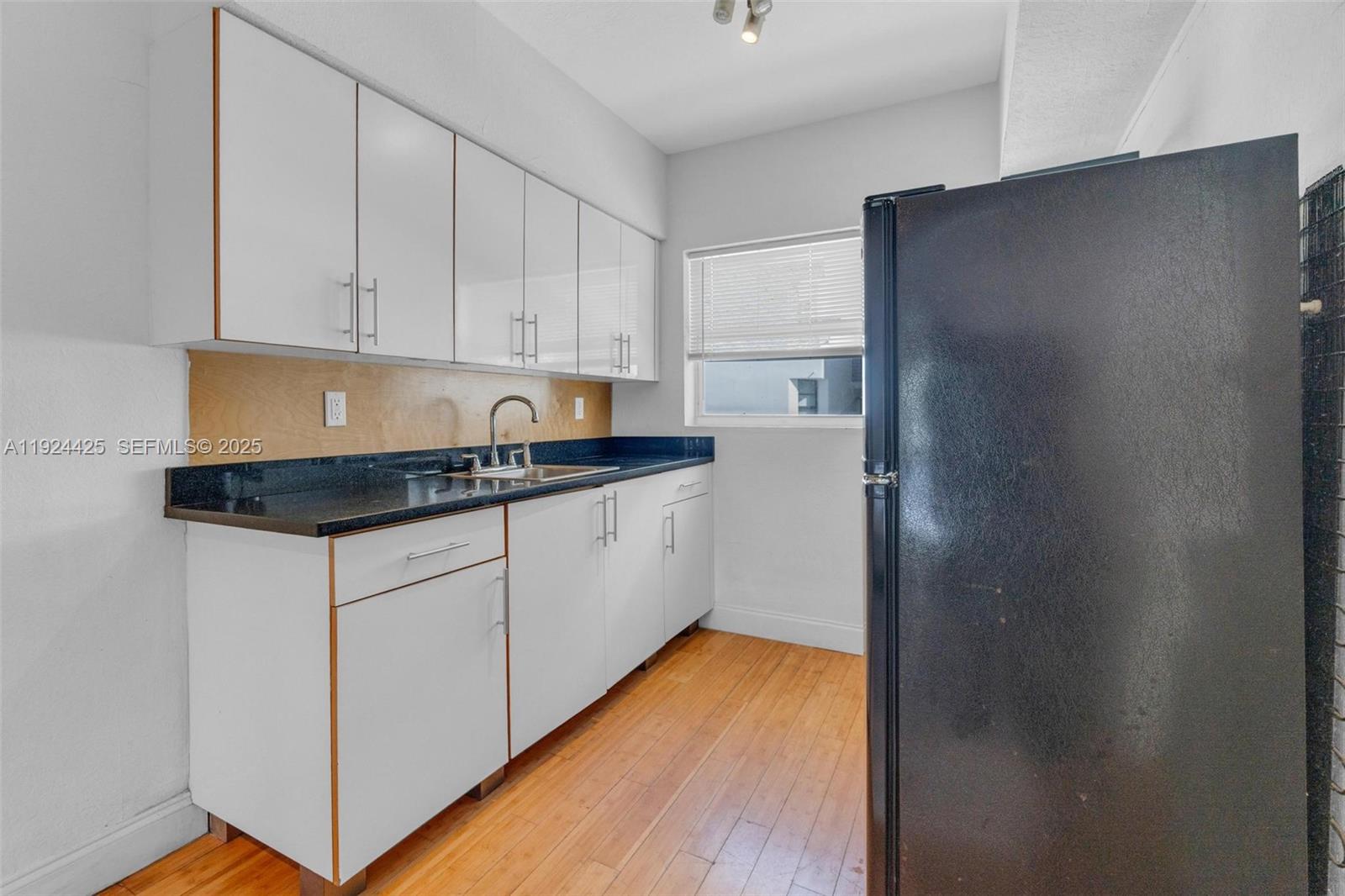 8080 Tatum Waterway Dr #25 Miami Beach, FL 33141