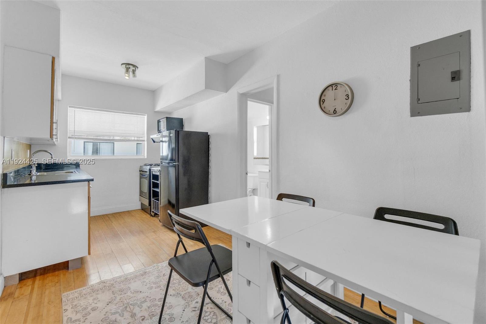 8080 Tatum Waterway Dr #25 Miami Beach, FL 33141