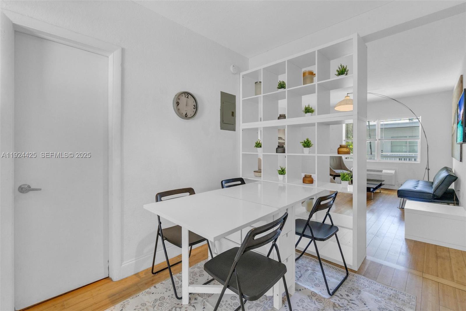 8080 Tatum Waterway Dr #25 Miami Beach, FL 33141