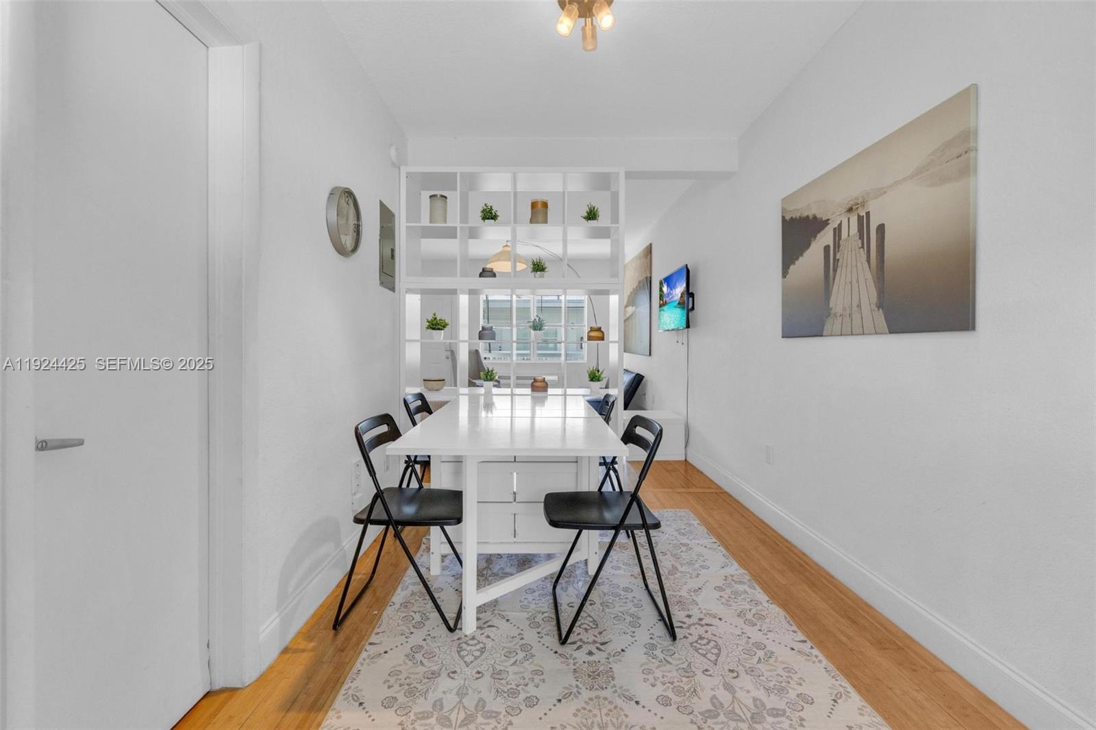 8080 Tatum Waterway Dr #25 Miami Beach, FL 33141